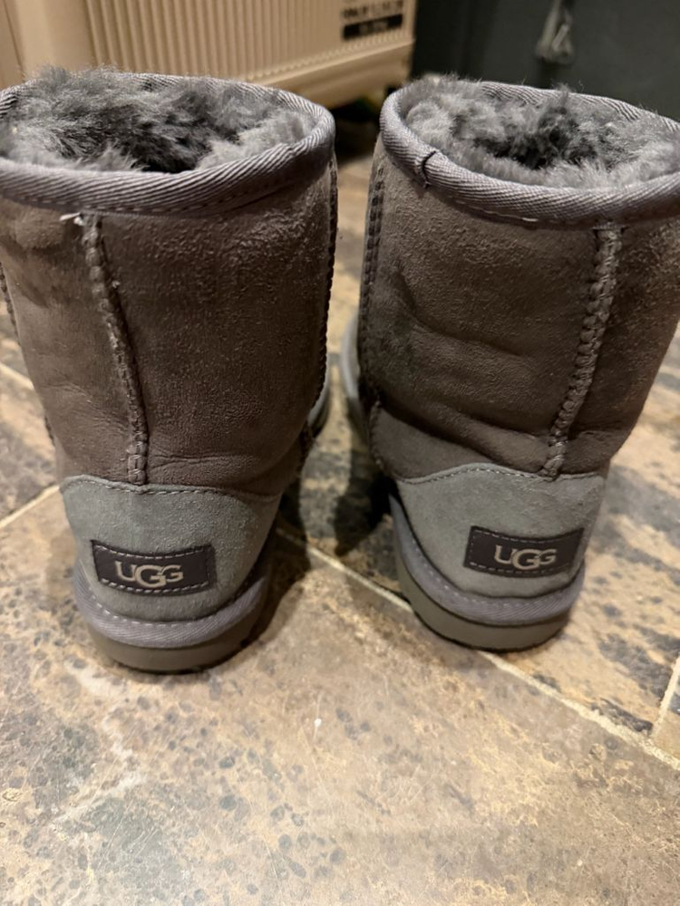 UGG 어그 클래식 숏 부츠 200mm--1