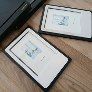 (새것) 벽걸이 철제 자석 액자 2개