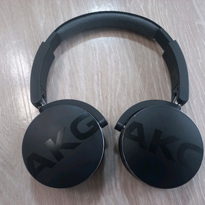 AKG 블루투스 헤드폰