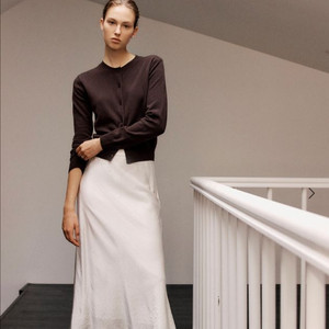 시에 플레르 새틴 맥시 스커트 에크루크림 s