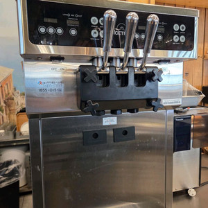 아이스트로 ISI-163TT 3구 소프트 아이스크림 기계 22년식