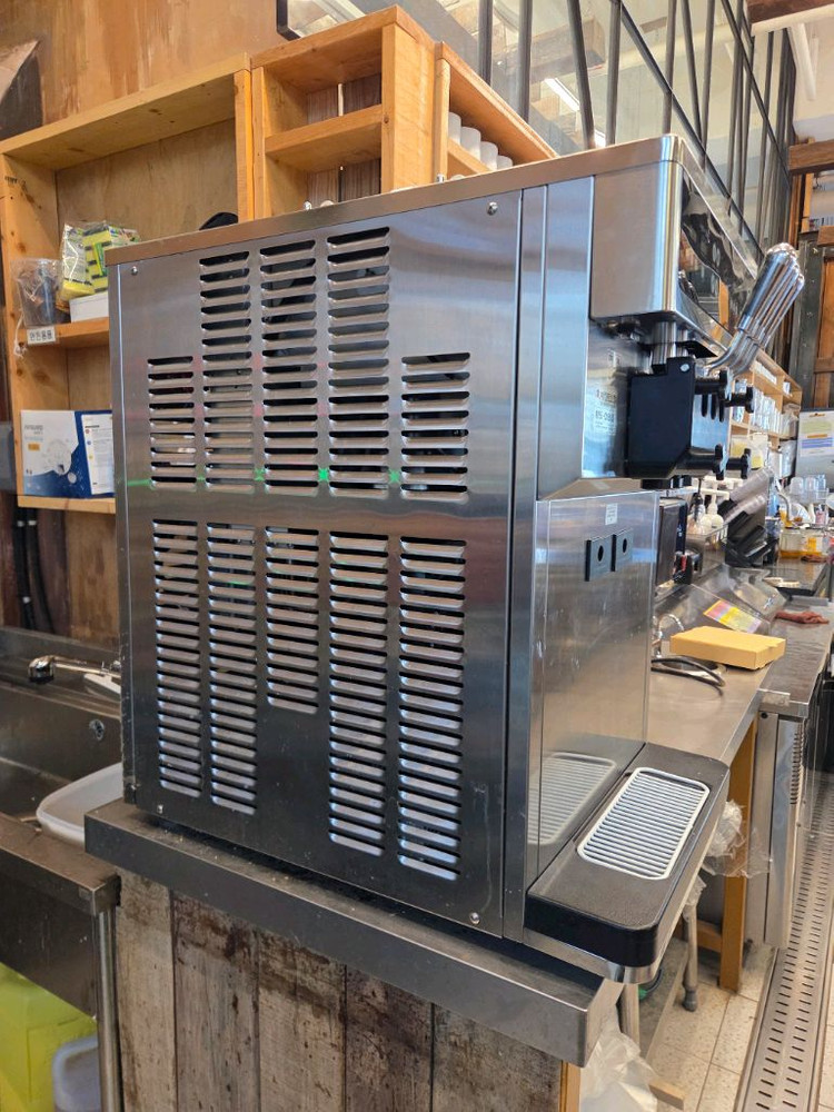 아이스트로 ISI-163TT 3구 소프트 아이스크림 기계 22년식--1