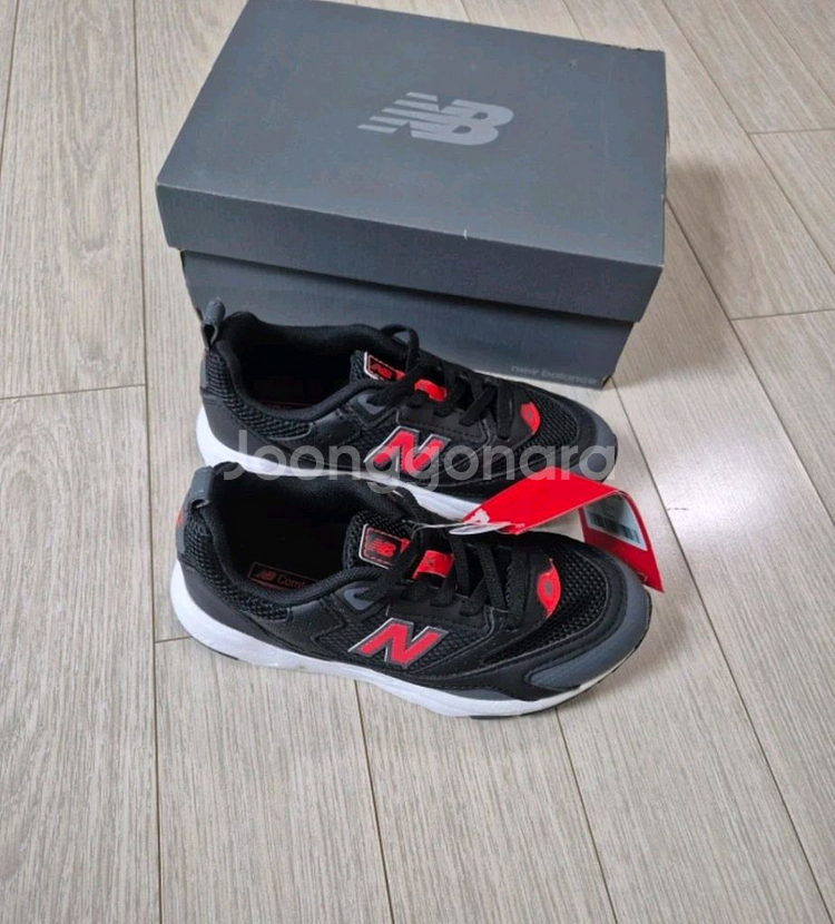 쿨거래시 6만2천택포! 미착용이고 택있는 새제품 뉴발란스 키즈 와이드 편한운동화 사이즈 190 (남아여아공용)--2