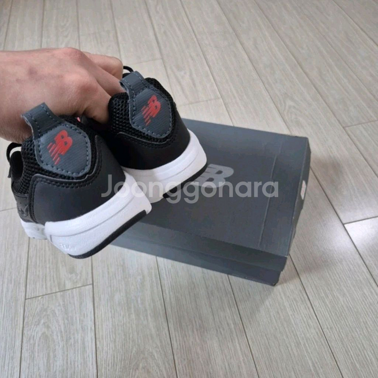 쿨거래시 6만2천택포! 미착용이고 택있는 새제품 뉴발란스 키즈 와이드 편한운동화 사이즈 190 (남아여아공용)--5