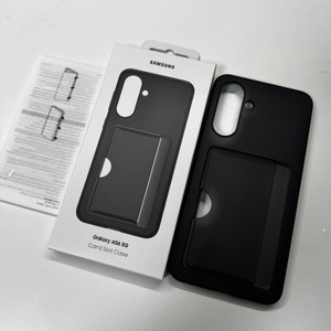 갤럭시 퀀텀6 카드 슬롯 케이스 블랙 새제품 팝니다. 삼성 정품 EF-OA566TBEGKR