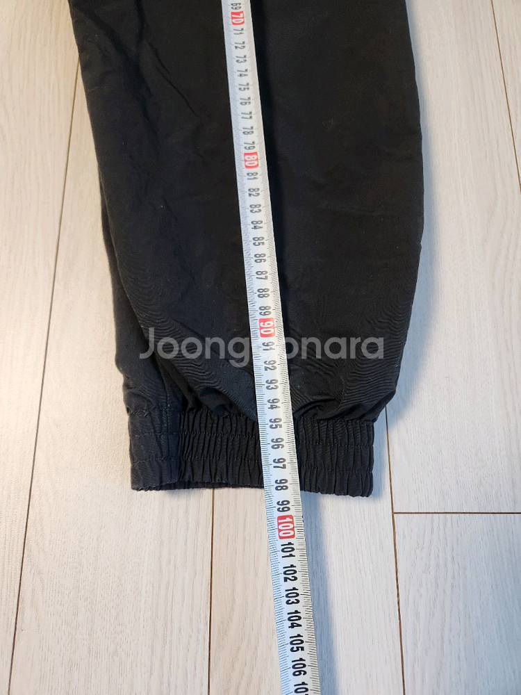 아디다스 우븐 트레이닝 조거 팬츠 사이즈xl사용감 있지만 오염 하자는 없어요^^여러 중고사이트에도 같이 판매하고 있--10