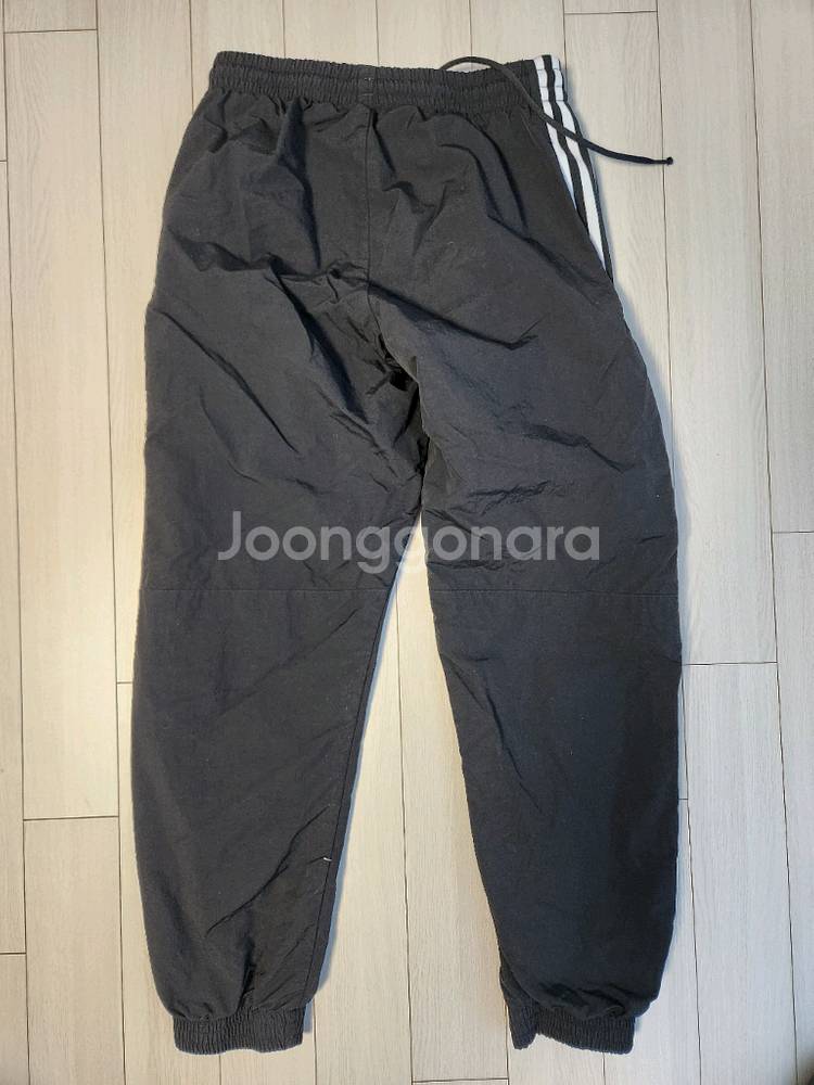 아디다스 우븐 트레이닝 조거 팬츠 사이즈xl사용감 있지만 오염 하자는 없어요^^여러 중고사이트에도 같이 판매하고 있--16