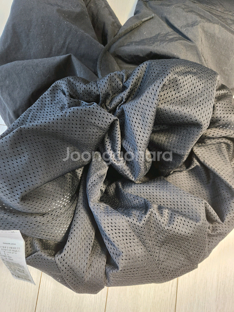 아디다스 우븐 트레이닝 조거 팬츠 사이즈xl사용감 있지만 오염 하자는 없어요^^여러 중고사이트에도 같이 판매하고 있--6