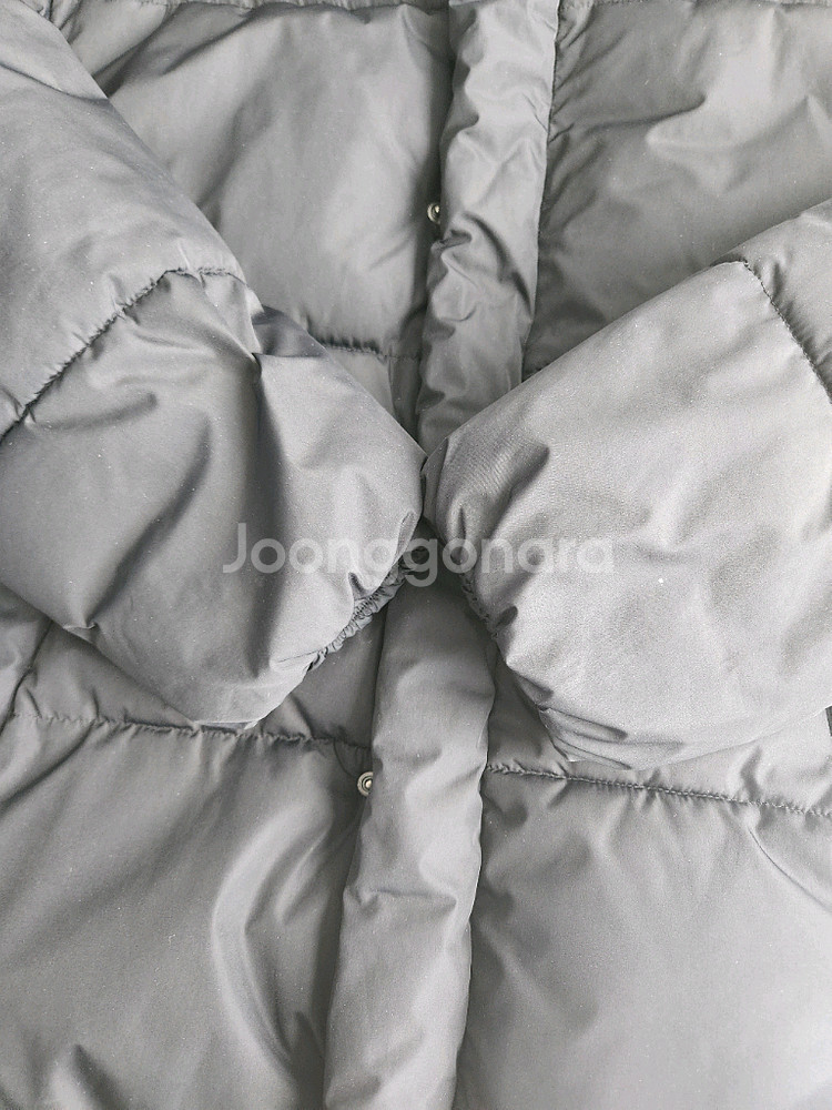 에잇세컨즈 남성 푸퍼 블랙 숏패딩 사이즈100얼핏보면 새거에요^^여러 중고사이트에도 같이 판매하고 있어서 삭제되면--12