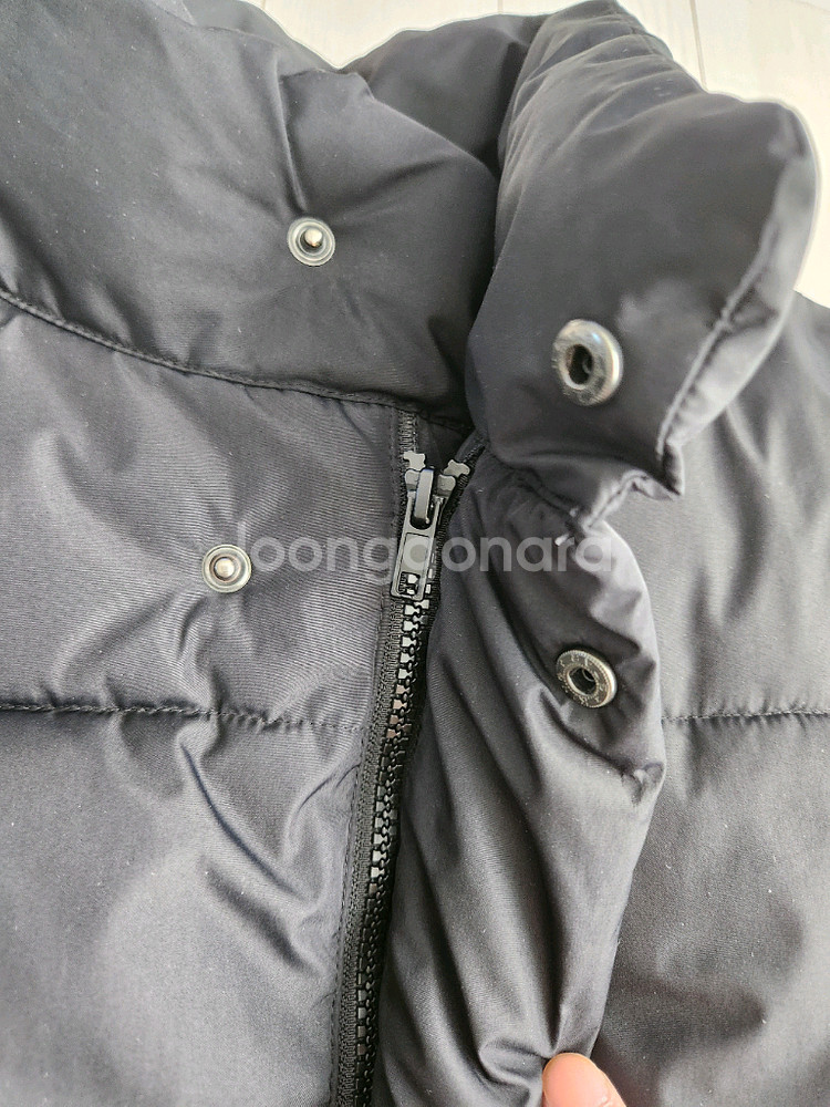 에잇세컨즈 남성 푸퍼 블랙 숏패딩 사이즈100얼핏보면 새거에요^^여러 중고사이트에도 같이 판매하고 있어서 삭제되면--11