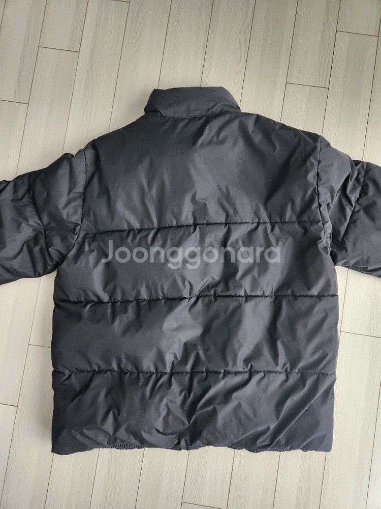 에잇세컨즈 남성 푸퍼 블랙 숏패딩 사이즈100얼핏보면 새거에요^^여러 중고사이트에도 같이 판매하고 있어서 삭제되면--15