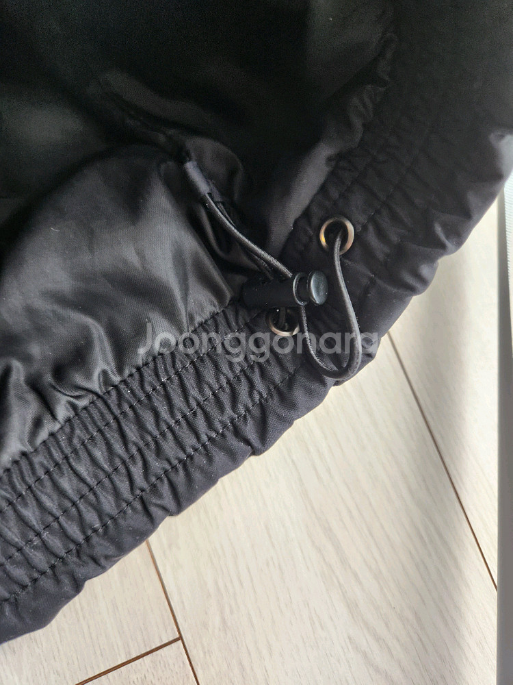 에잇세컨즈 남성 푸퍼 블랙 숏패딩 사이즈100얼핏보면 새거에요^^여러 중고사이트에도 같이 판매하고 있어서 삭제되면--17