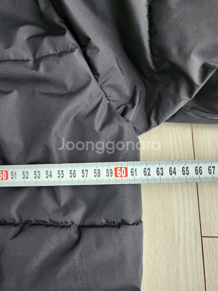 에잇세컨즈 남성 푸퍼 블랙 숏패딩 사이즈100얼핏보면 새거에요^^여러 중고사이트에도 같이 판매하고 있어서 삭제되면--18