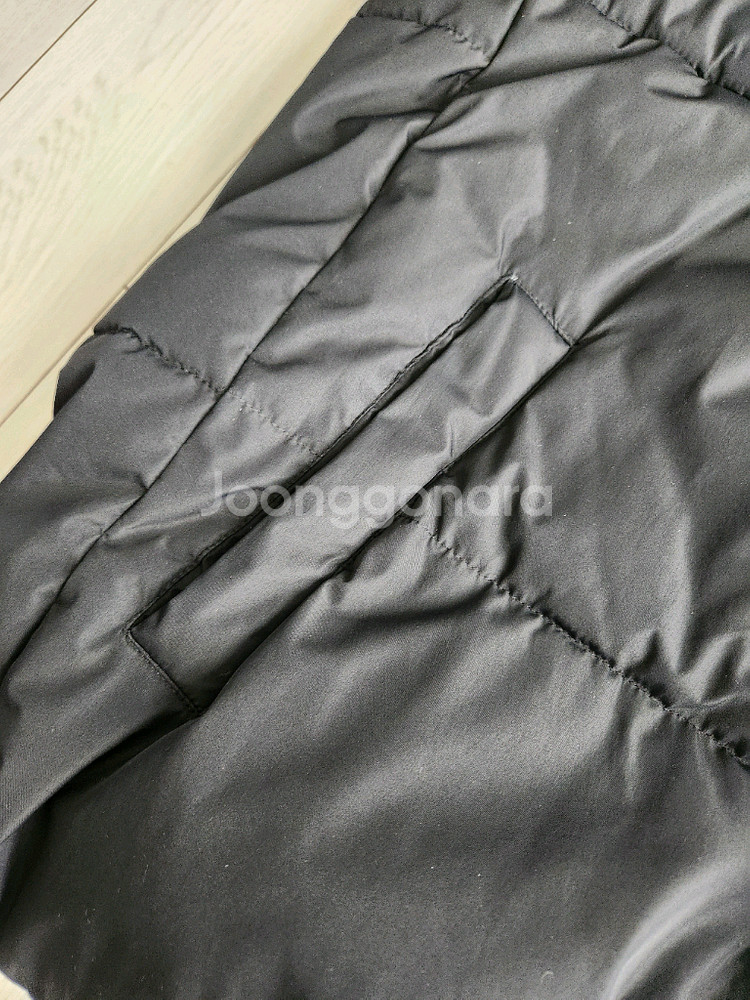 에잇세컨즈 남성 푸퍼 블랙 숏패딩 사이즈100얼핏보면 새거에요^^여러 중고사이트에도 같이 판매하고 있어서 삭제되면--4