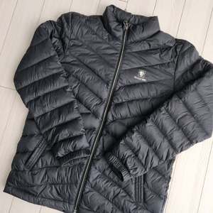 블랙야크 덕다운 경량패딩 여성44~55사이즈 165얼핏보면 새거에요^^여러 중고사이트에도 같이 판매하고 있어서 삭제