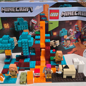 레고 마인크래프트 뒤틀린 숲 (21168)