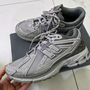뉴발란스 1906R 그레이 그라데이션 230