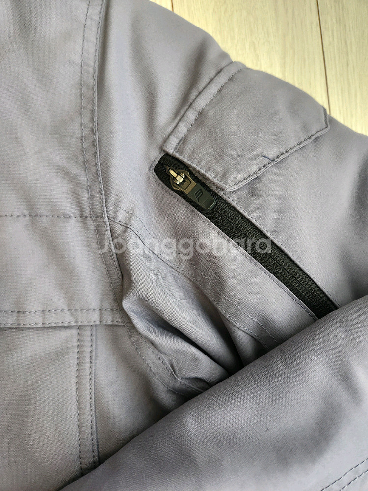 빈폴 스포츠 남녀공용 그레이 덕다운 패딩 사이즈90(s)사용감 거의 없이 깨끗해요여러 중고사이트에도 같이 판매하고--6