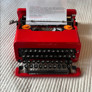 올리베티 발렌타인 타자기 이미지