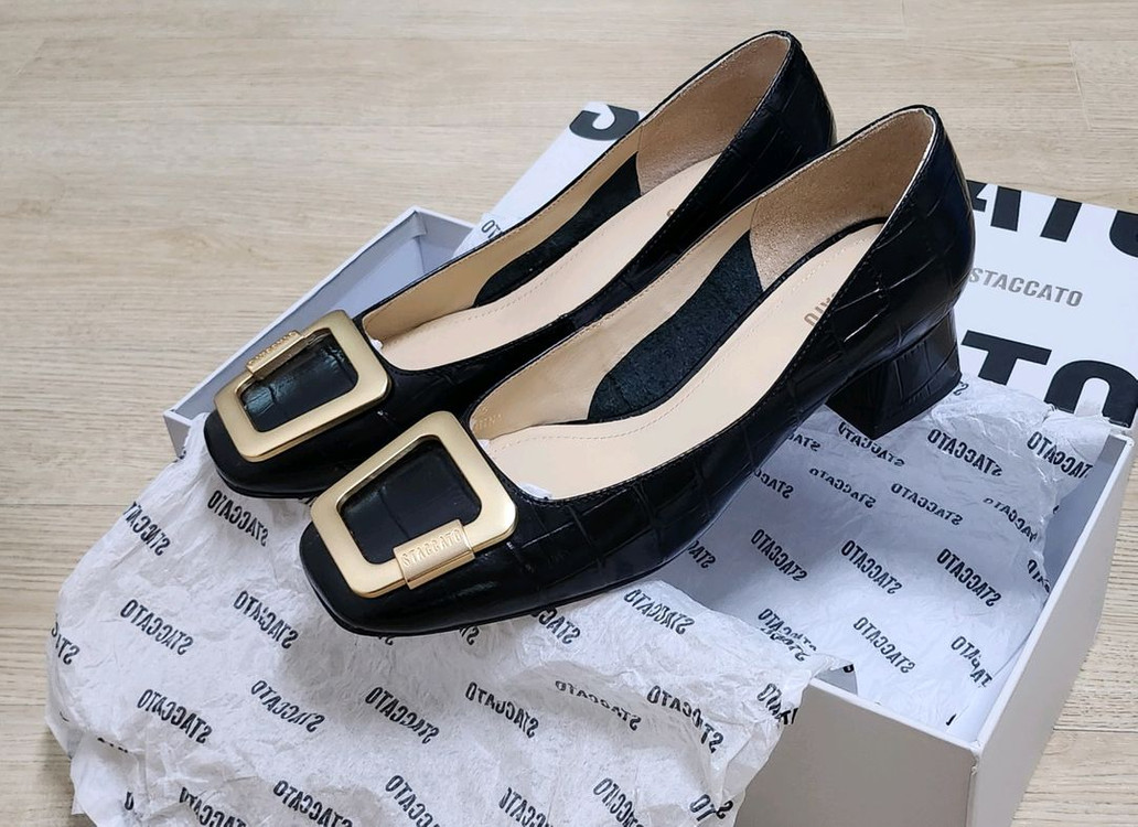 새상품급) 스타카토 STACCATO 금장 구두 펌프스--1