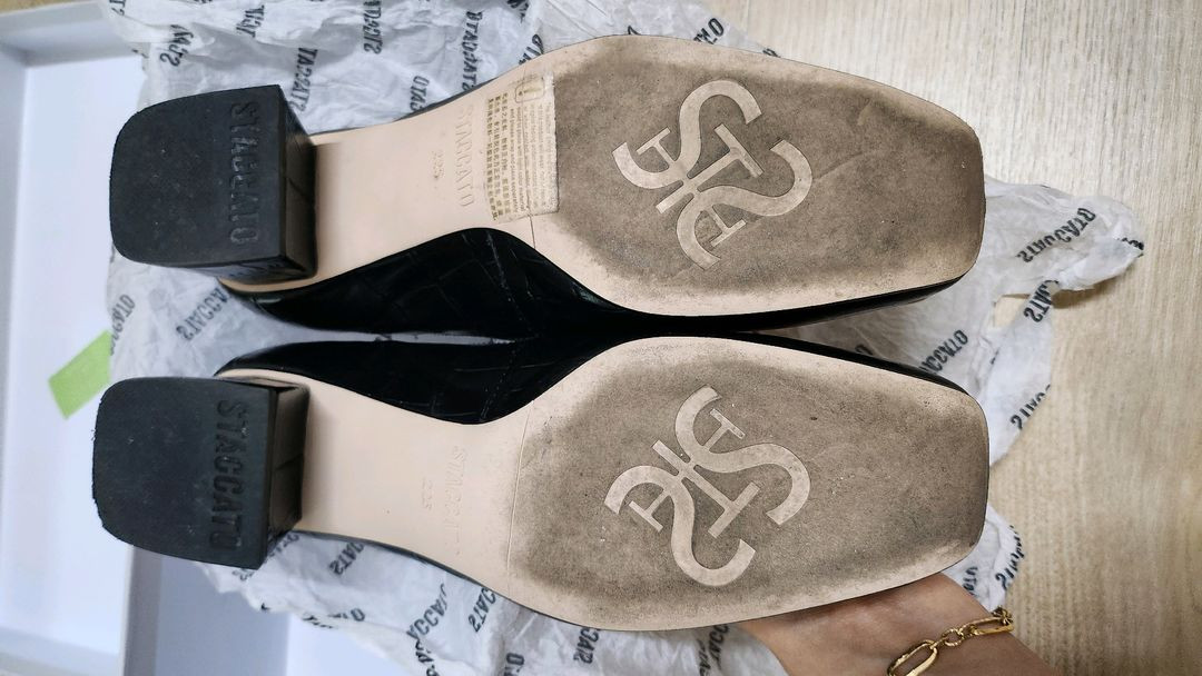 새상품급) 스타카토 STACCATO 금장 구두 펌프스--4