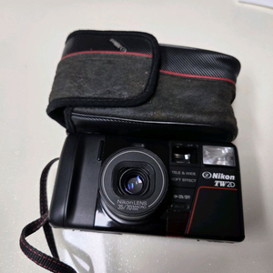 고장난 니콘 TW2D 필름카메라