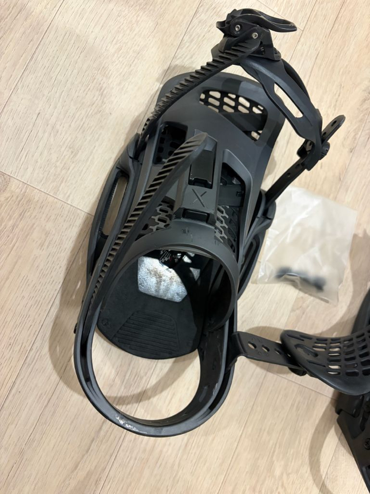 버튼 제네시스x est 바인딩 팝니다 size-s--1