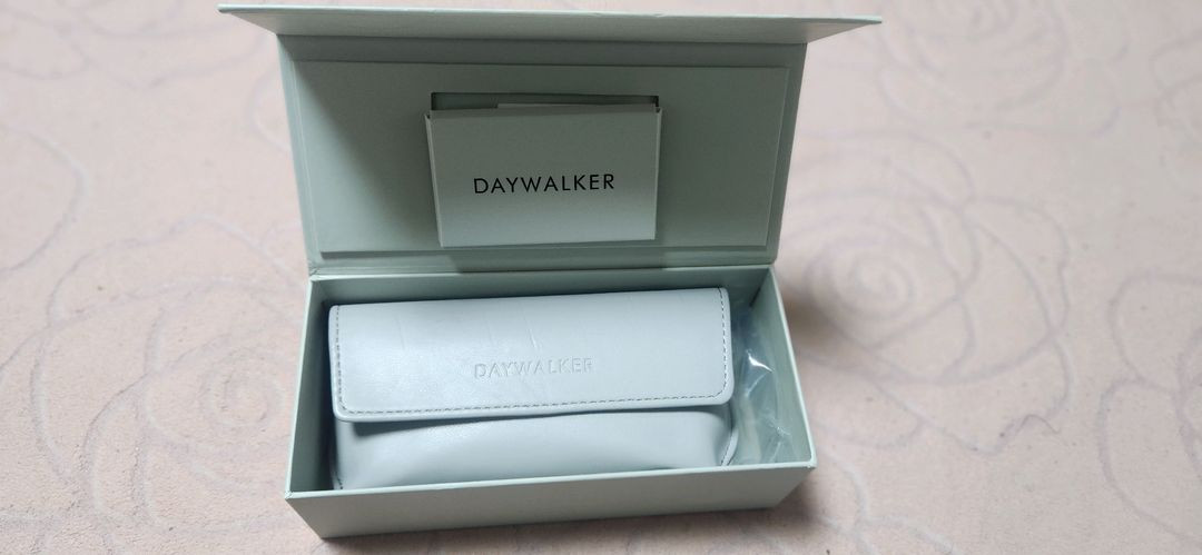 데이워커 선글라스 새제품 팝니다--1