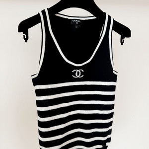 샤넬 민소매니트