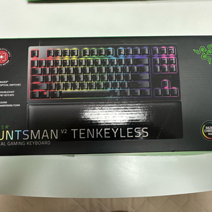 레이저 헌츠맨v2 리니어 텐키리스 한글 정발판 키보드 팝니다.