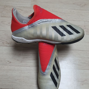 255 아디다스 정품 풋살화 축구화 255사이즈 완전좋