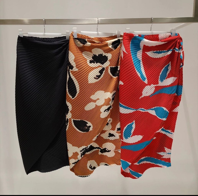 이세이미야케 비고르 플리츠 스커트 브라운--1