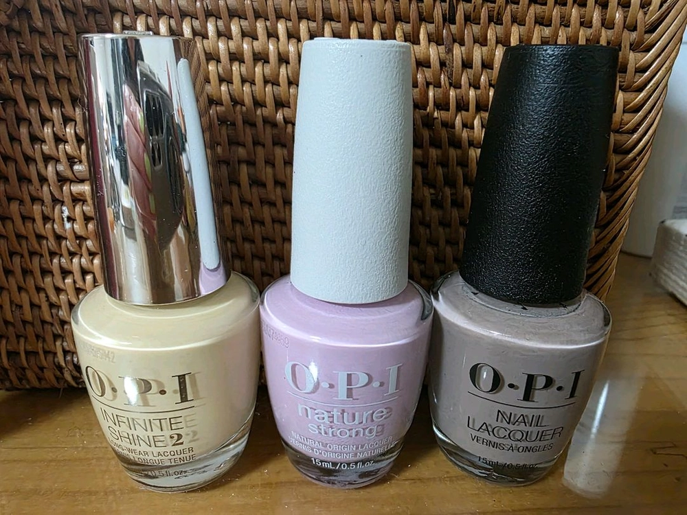 OPI 네일 매니큐어 3가지 색상 모두 3만원에 판매합니다. 이미지