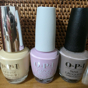 OPI 네일 매니큐어 3가지 색상 모두 3만원에 판매합니다. 이미지