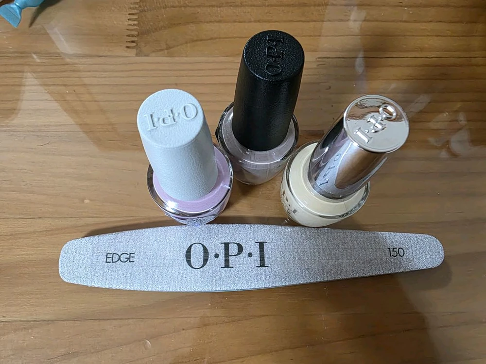 OPI 네일 매니큐어 3가지 색상 모두 3만원에 판매합니다. 이미지