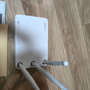 IPTIME N704SR 거의 새상품 12000원에 팝니다.