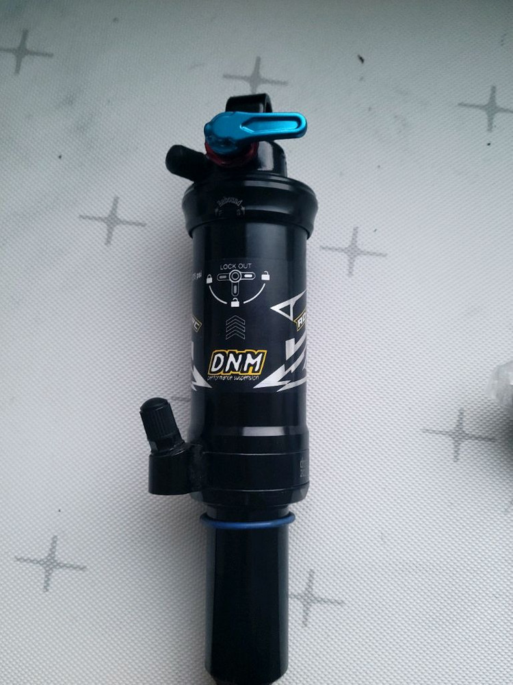 거래완료 DNM AO 39RC MTB 리어샥 팝니다 급처--0