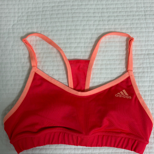 아디다스 브라 탑