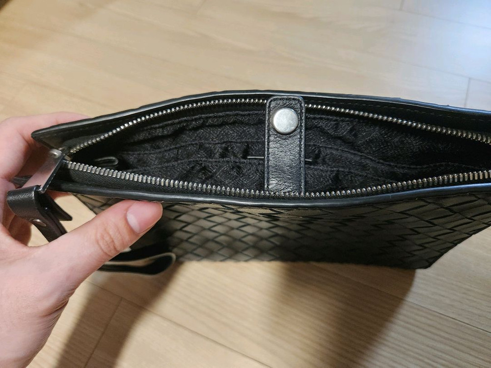 보테가베테나 남자 클러치백 가방 팝니다 상태 최상급 이미지