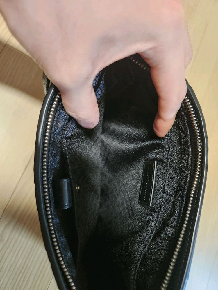 보테가베테나 남자 클러치백 가방 팝니다 상태 최상급 이미지