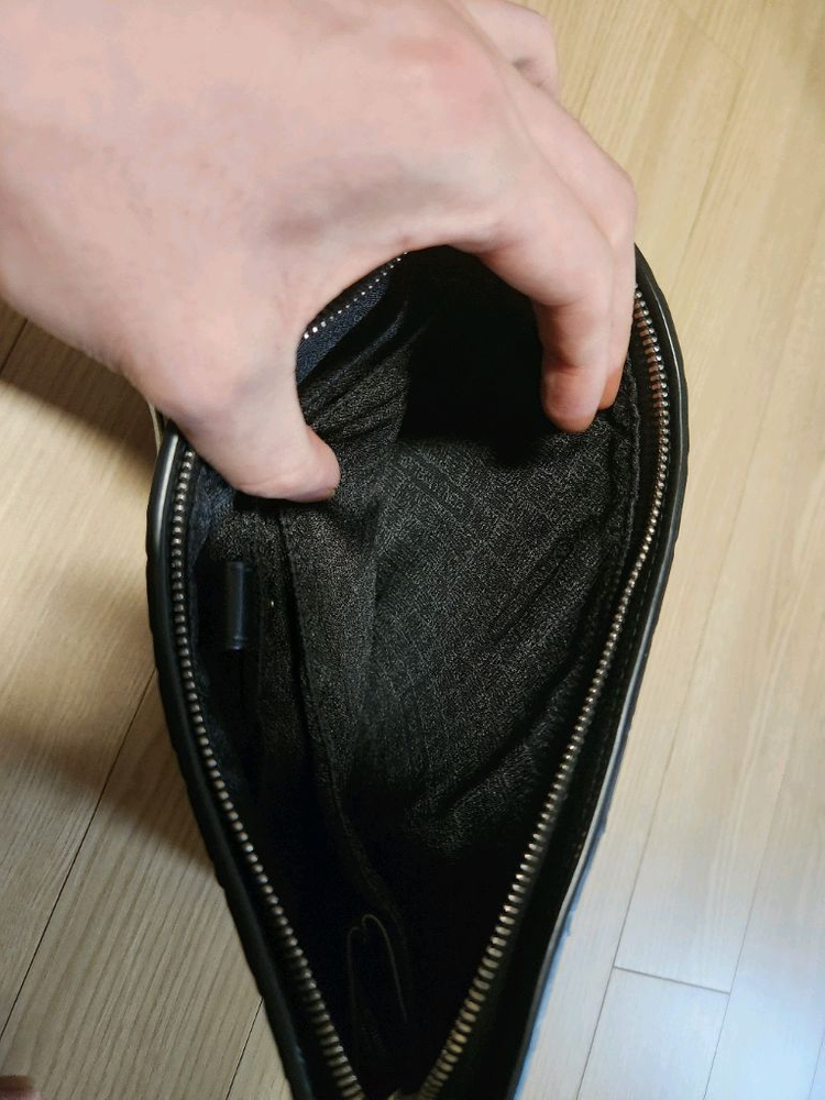 보테가베테나 남자 클러치백 가방 팝니다 상태 최상급 이미지