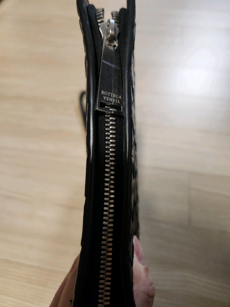 보테가베테나 남자 클러치백 가방 팝니다 상태 최상급 이미지