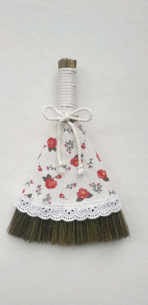 풍수인테리어소품) 핸드메이드_미니 복 빗자루, 호박핀쿠션(동백꽃)--2