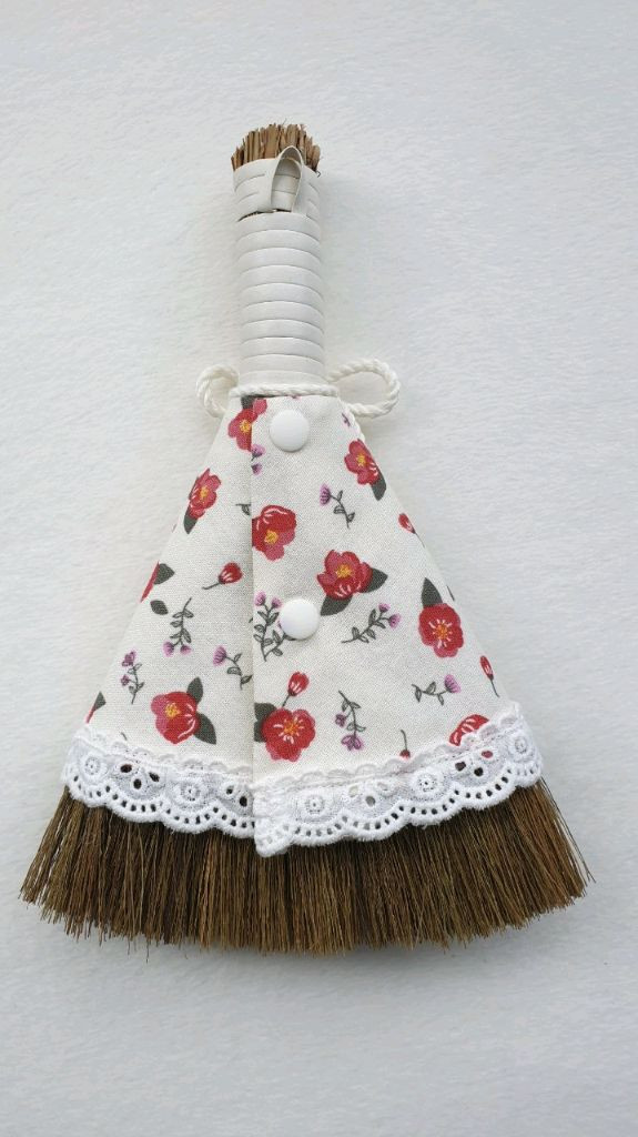 풍수인테리어소품) 핸드메이드_미니 복 빗자루, 호박핀쿠션(동백꽃)--3