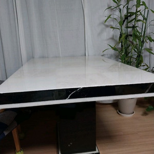 대리석 패턴 식탁