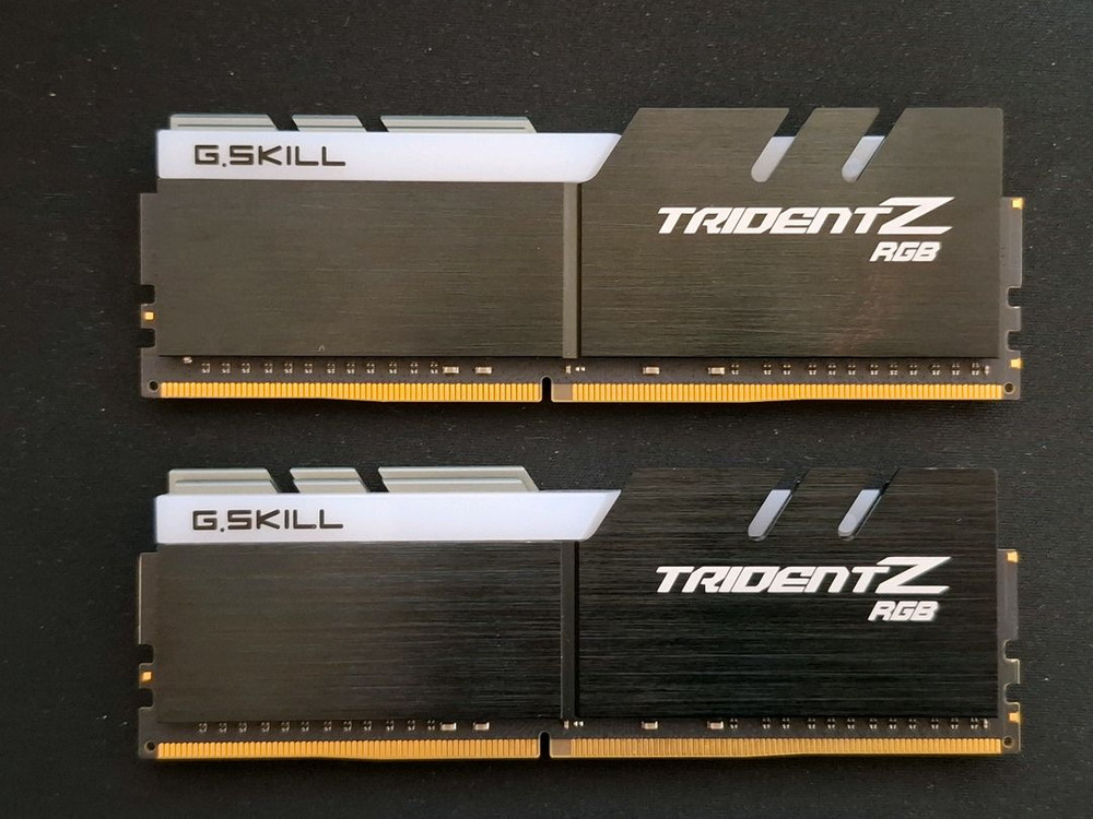 지스킬 DDR4 3600 64GB(32GB 두개)--2