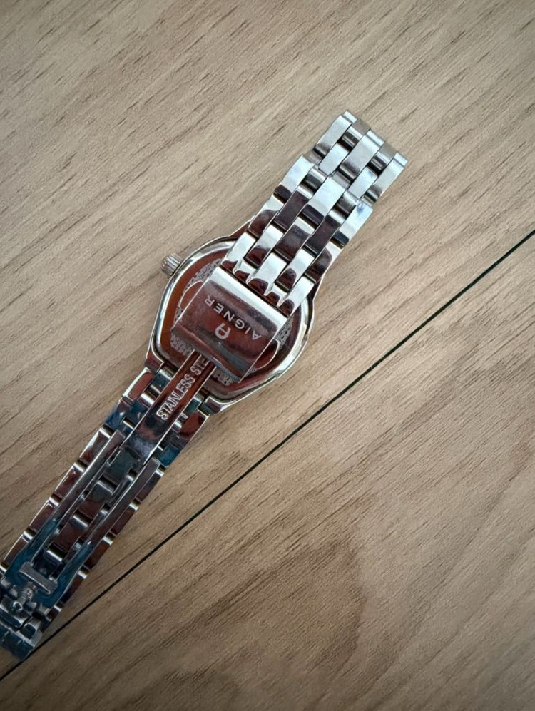 아이그너 여성용 메탈 시계--1