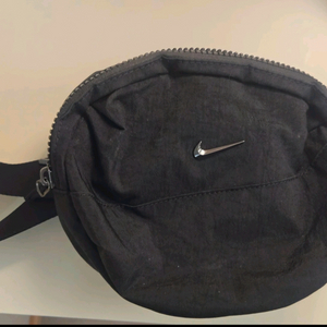 나이키 힙색 거의 새제픔