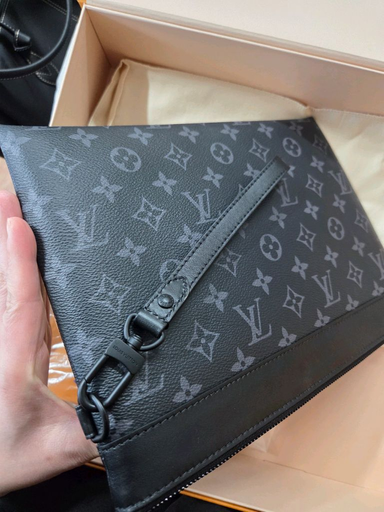 루이비통 포쉐트 투고 모노그램 이클립스 캔버스 클러치 M81569--1