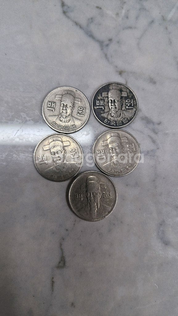 1972년 외 100원 동전 5개 세트--1